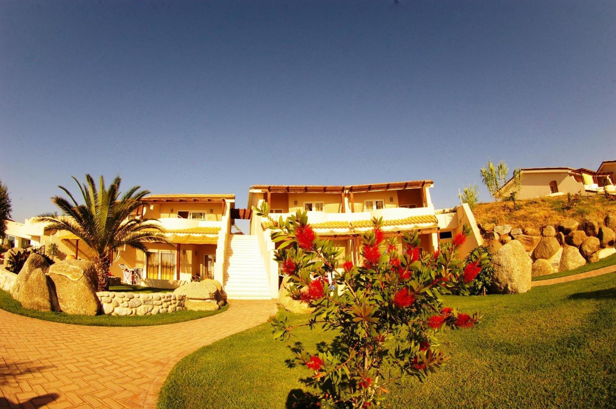 Aparthotel Villaggio Cala Di Volpe 4*