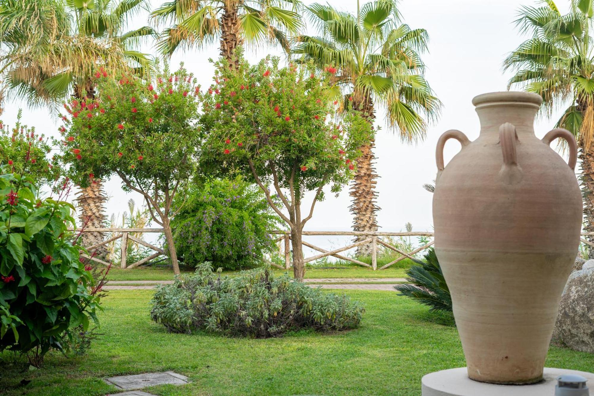 Villaggio Cala Di Volpe Aparthotel