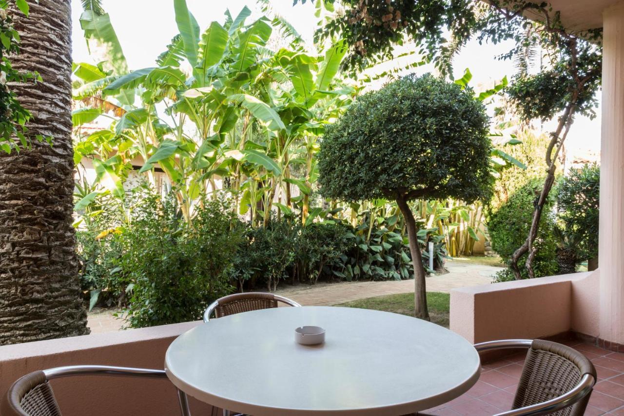 Aparthotel Villaggio Cala Di Volpe 4*
